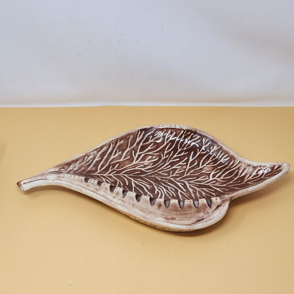 Vintage 1978 Leaf Shaped Ceramic Ashtray Brown and White Retro Mid Century Style - Picture 1 of 8